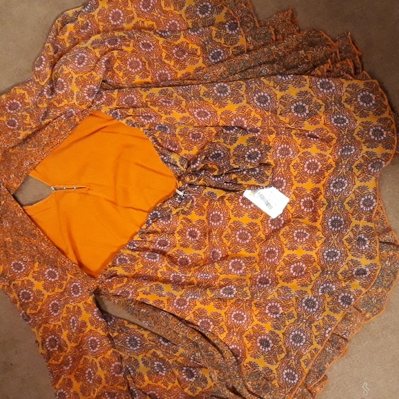 Blouse NWT - Picture 1 of 2